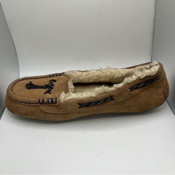Women’s UGG Moccasins Size 9 - Picture 7 of 10